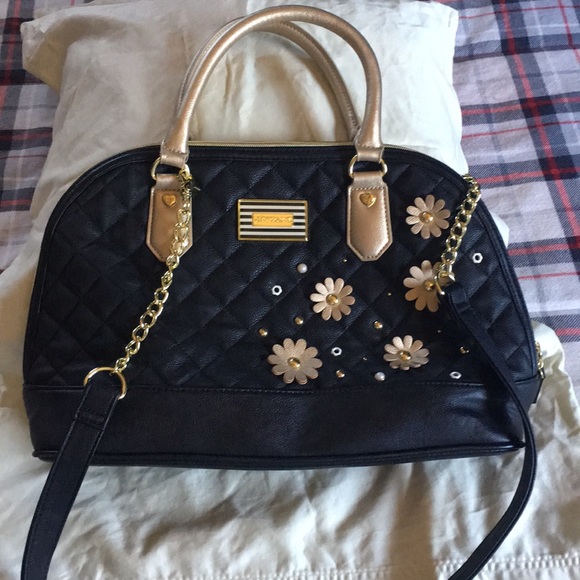 Betsey Johnson Handbags - GORGEOUS Betsey Johnson purse. EUC. No flaws!